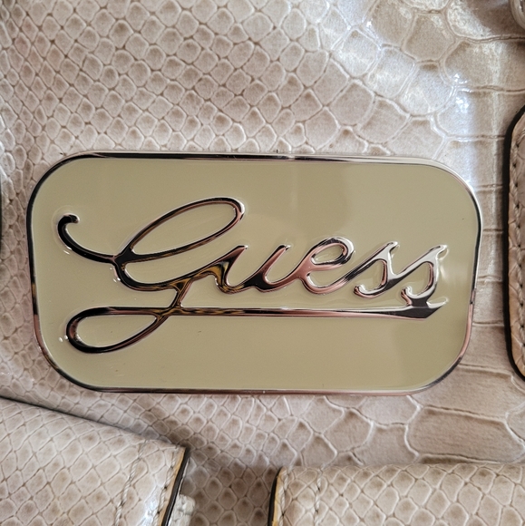 Guess Handbag - Picture 2 of 5